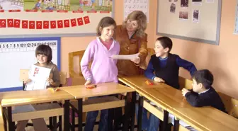 Uşak Belediyesi Eğitim Uygulama ve İş Merkezi'nde Karne Sevinci