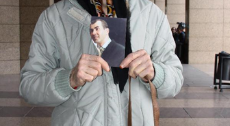Yoksul Anne, Oğluna Nafaka Davası Açtı