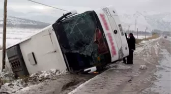 Darende'de Otobüs Devrildi: 22 Yaralı