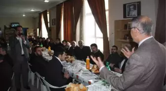 Hakkari'de Belediye Başkanından İmamlara Dayanışma Yemeği