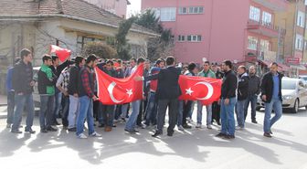 BDP'lilere Türk Bayraklı Protesto