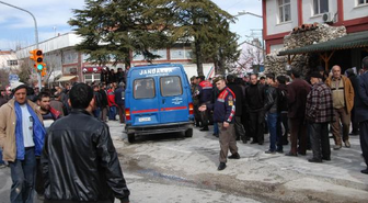 Eski Eşini Öldürdü, Sigara Almak İçin Gizlendiği Yerden Çıkınca Yakalandı