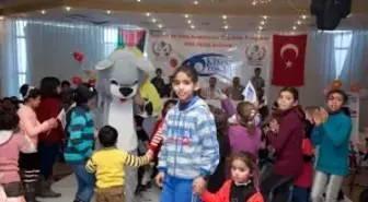 Gazze'deki Yetimlerin Buluşma Sevinci