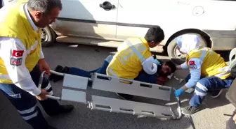 Otomobilin Çarptığı Yaya, Kafasını Başka Bir Aracın Camına Çarptı