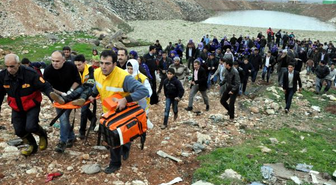 Bataklığa Düşen Kız Çocuğu Öldü, Yakınları Yolu Trafiğe Kapattı
