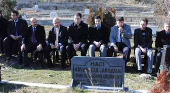 Gazeteci Küçükkurt Kabri Başında Anıldı
