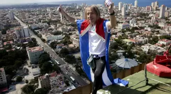 126 Metrelik Otele Halatsız Tırmandı