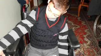 Engelli Çocuğa Aküllü Sandalye Hediye Edildi