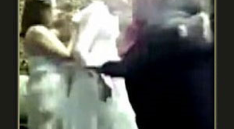 Gelinlik Giyen Damada Kaynana Tokadı