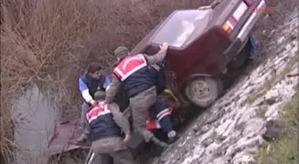 Antalya'da Otomobil Dereye Uçtu: 3 Yaralı