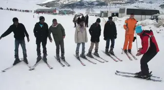 Somalili Öğrenciler Kayakla Tanıştı