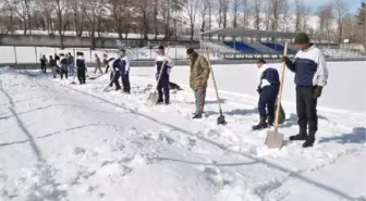 Tatvan'da Futbol Sahasını Temizleme Seferberliği