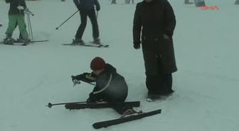 Bursa Beyaz Cennette Sömestrenin Son Kayağı Beyaz Cennette Sömestrenin Son Kayağı Uludağ'da...