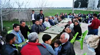 Yol ve Kaldırım Yapan Başkana Çiğ Köfteli Teşekkür