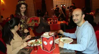 41 Yıllık Evliliklerini Bitiren Çift Sevgililer Gününde Yeniden Evlendi