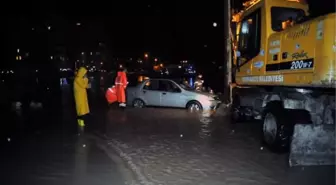 Antalya'da Sağanak Yağış Yaşamı Felç Etti (2)