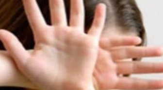 Küçük Kızı Lezbiyen İlişkiye Zorladılar