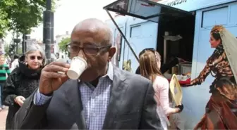 THY'nin 'Gezici Türk Kahvesi Evi', Sevgililer Günü'nde Washingtonlıların İçini Isıttı