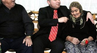 Kaymakamdan Yarım Asırlık Evli Çifte Jest