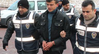 Evinin Önünde Geçti Diye Öldürmüş