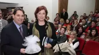 Güldal Mumcu İzmir'de Kitabını Tanıttı