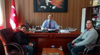 Türkiye Birincisi Olan Umut'u Kaymakam Tebrik Etti