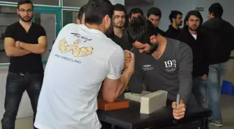 İnönü Üniversitesi'nde Bilek Güreşi Yarışmaları Yapıldı