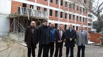 Burhaniye'de Okul İnşaatına Kaymakam Desteği