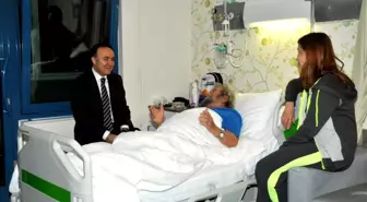 Vali Altıparmak Otyam'ı Hastanede Ziyaret Etti