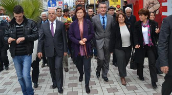 Güldal Mumcu'ya Turgutlu'da Büyük İlgi