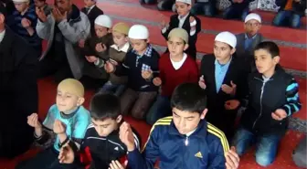 Camide 180 Vakit Namaz Kılıp Tablet Bilgisayar Aldılar