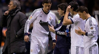 Saha Dışında Sahadaki Ronaldo'yu Solladı