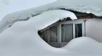 Varto'da Tek Katlı Evler Kara Gömüldü