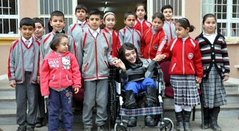 14 Yaşındaki Beyza Tekerlekli Sandalyesine Kavuştu