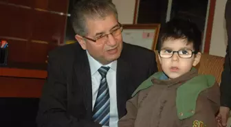 Çorlu Kaymakamlığı Küçük Nurettin İçin Almanya'dan Özel Gözlük Getirtti