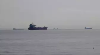 Yük Gemileri Şarköy Açıklarına Demir Attı
