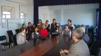 Kaymakam Tavlı Şampiyon Kızları Ağırladı