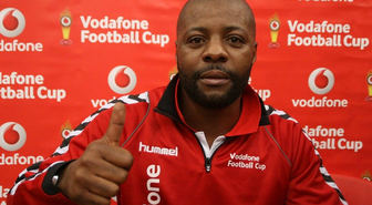 Pascal Nouma Minik Kayakçılara Madalya Verdi