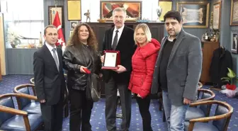 Başkan Çağlar'a Teşekkür Plaketi