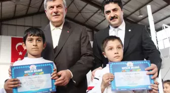 Spor Okullarında Sertifikalar Dağıtıldı