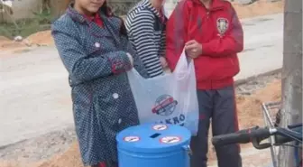 Alanya'da Kapak Getiren Öğrenciye Kırtasiye Malzemesi