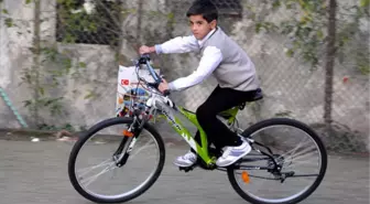 Başbakan Erdoğan'ın Örnek Gösterdiği Çocuğa Tablet Bilgisayar