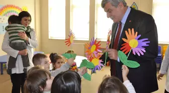 Başkan Karaosmanoğlu'ndan Ko-Mek'li Miniklere Ziyaret