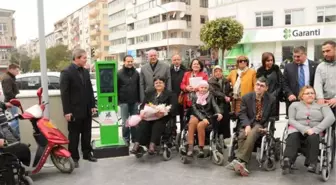 Bedensel Engelli Arabaları İçin Şarj Makinesi