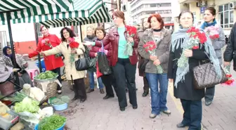 CHP Devrek Kadın Kollarından Kadınlara Karanfil