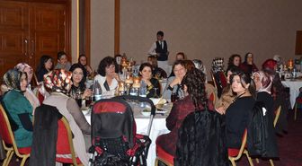 Polis Eşleri Yemekte Bir Araya Geldi