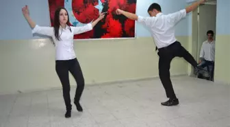 Ayşe Akpınar'da İstiklal Marşı Coşkusu