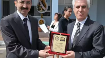 Başkan Bozbey'e Eğitime Destek Plaketi