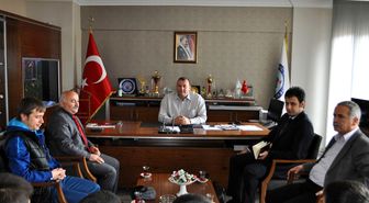 Hentbolcu Öğrenciler Başkan Göksel'i Ziyaret Etti