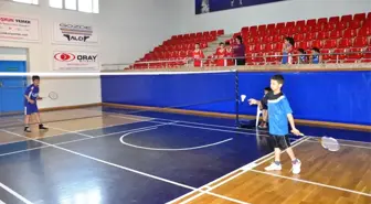 Küçüklerde Badminton Heyecanı